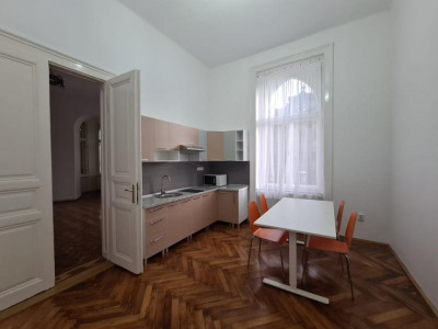 Spatiu birou ultracentral