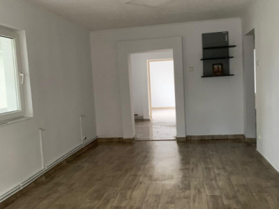 Spațiu comercial vitrină la strada || Calea Florești 