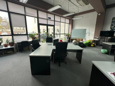 Spațiu de birouri la parter // Zona Centrala