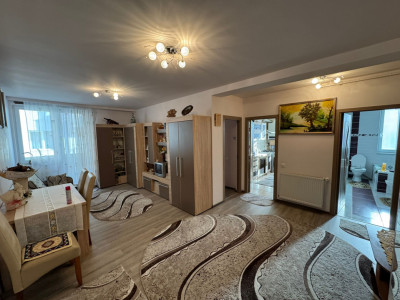 Apartament cu 3 camere  || str Florilor 