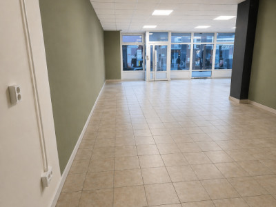 Spațiu comercial cu vad || Între Lacuri/Dunarii