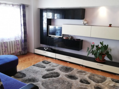 Apartament cu 3 camere decomandate- Piata Cipariu 